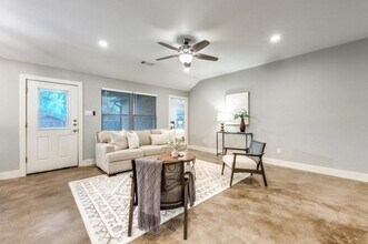 2205 N Hickory St in Sherman, TX - Building Photo - Building Photo