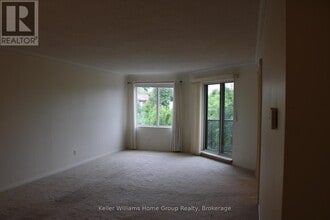 215 Scotland St in Fergus, ON - Building Photo - Building Photo