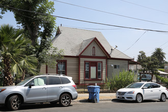 1057 Dewey Ave in Los Angeles, CA - Building Photo - Building Photo