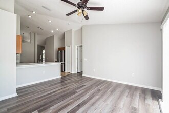 12912 Lake Vista Dr in Gibsonton, FL - Building Photo - Building Photo