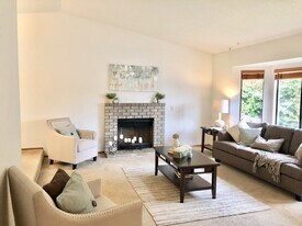 Lynnwood Home (Reduced rent until May 30th) in Lynnwood, WA - Building Photo