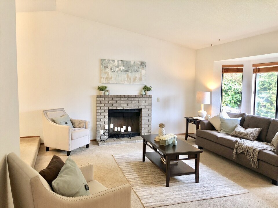 Lynnwood Home (Reduced rent until May 30th) in Lynnwood, WA - Foto de edificio