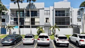 10825 SW 112th Ave in Miami, FL - Building Photo