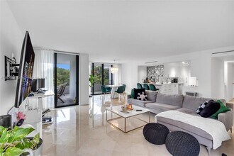 151 SE 15th Rd in Miami, FL - Building Photo - Building Photo