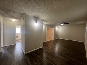 305 E Stegall Dr in Robinson, TX - Building Photo - Building Photo