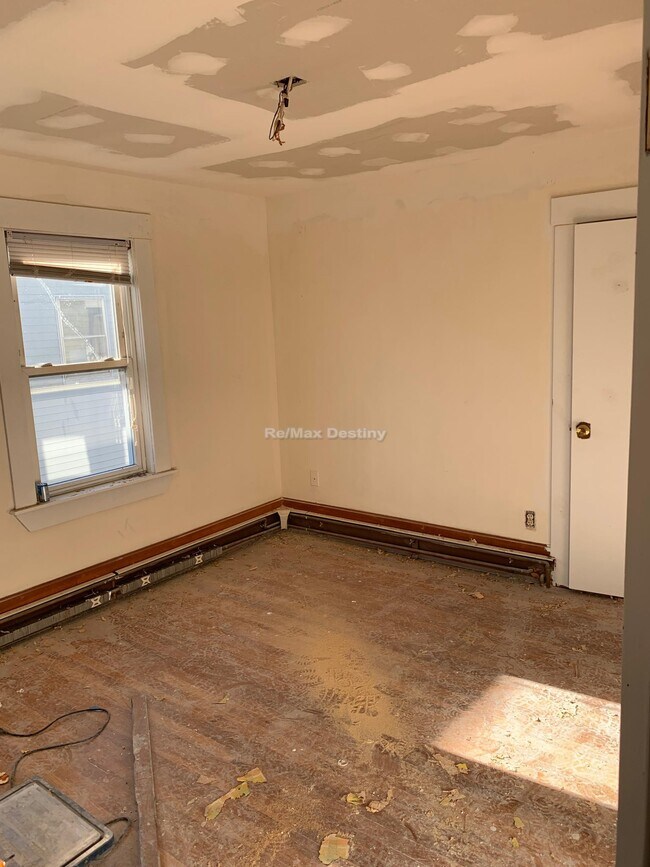 236 Cedar St, Unit 3 in Somerville, MA - Building Photo - Building Photo