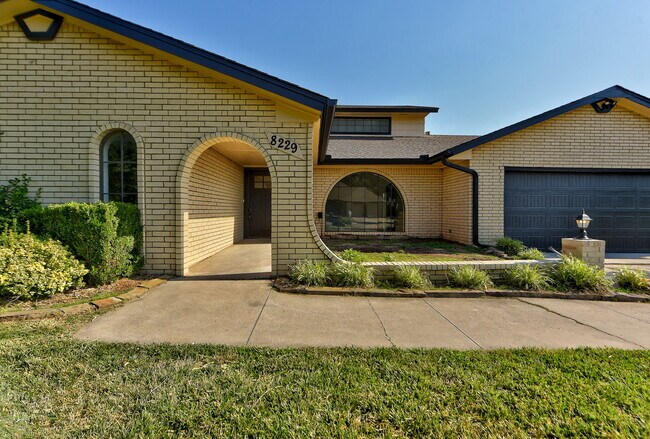 8229 NW 115th St in Oklahoma City, OK - Building Photo - Building Photo