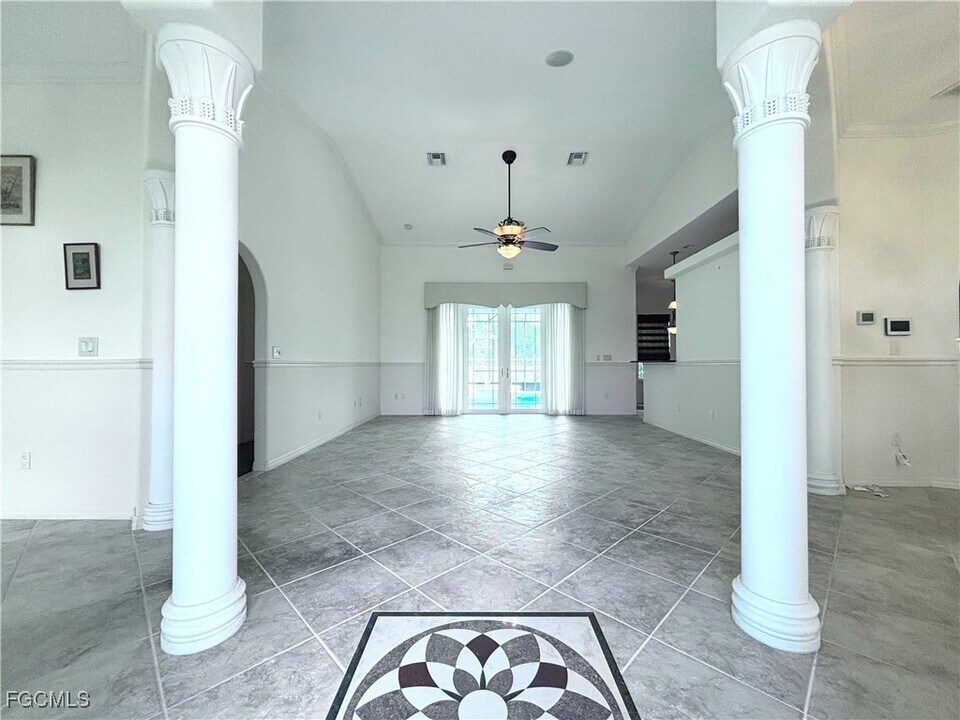 14791 Royal Oak Ct in Ft. Myers, FL - Building Photo