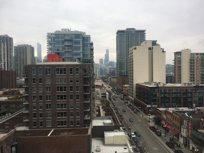 1309 N Wells St, Unit 1104 in Chicago, IL - Building Photo - Building Photo