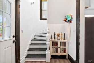 945 Oak St in Syracuse, NY - Foto de edificio - Building Photo