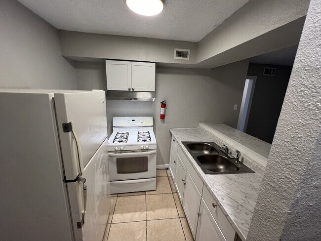 153 E Baylor St in San Antonio, TX - Building Photo - Building Photo
