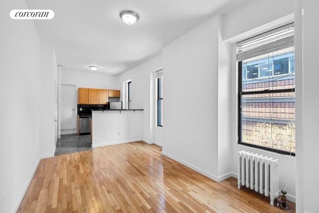 100 W 67th St in New York, NY - Building Photo - Building Photo