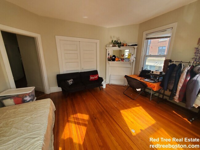 77 Walnut St, Unit 1 in Brookline, MA - Building Photo - Building Photo