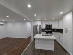 13714 Hoyt St in Los Angeles, CA - Building Photo - Building Photo