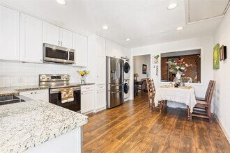 6401 Deihl Rd in Houston, TX - Building Photo - Building Photo