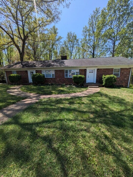 458 22nd Ave NE in Hickory, NC - Building Photo