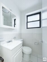 East 61 Street in New York, NY - Building Photo - Building Photo