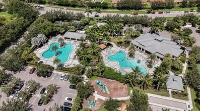 2380 Fallglo St in Naples, FL - Building Photo - Building Photo