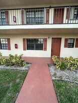 4221 Oak Terrace Dr in Greenacres, FL - Building Photo