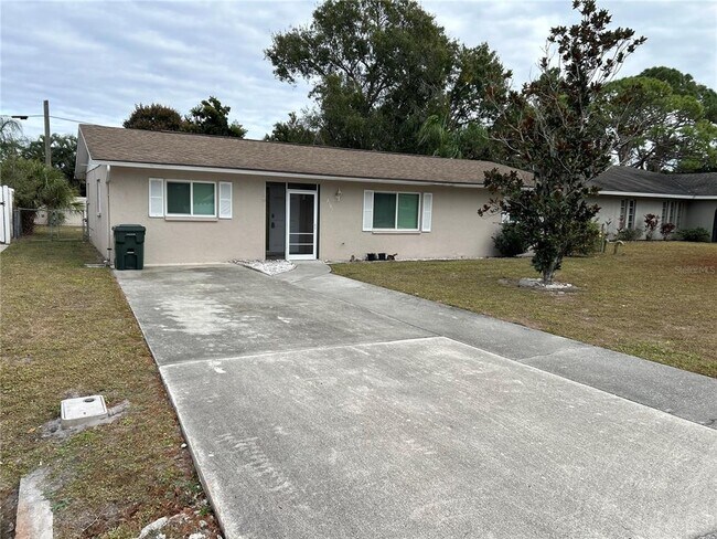2101 Utica Dr in Sarasota, FL - Building Photo - Building Photo