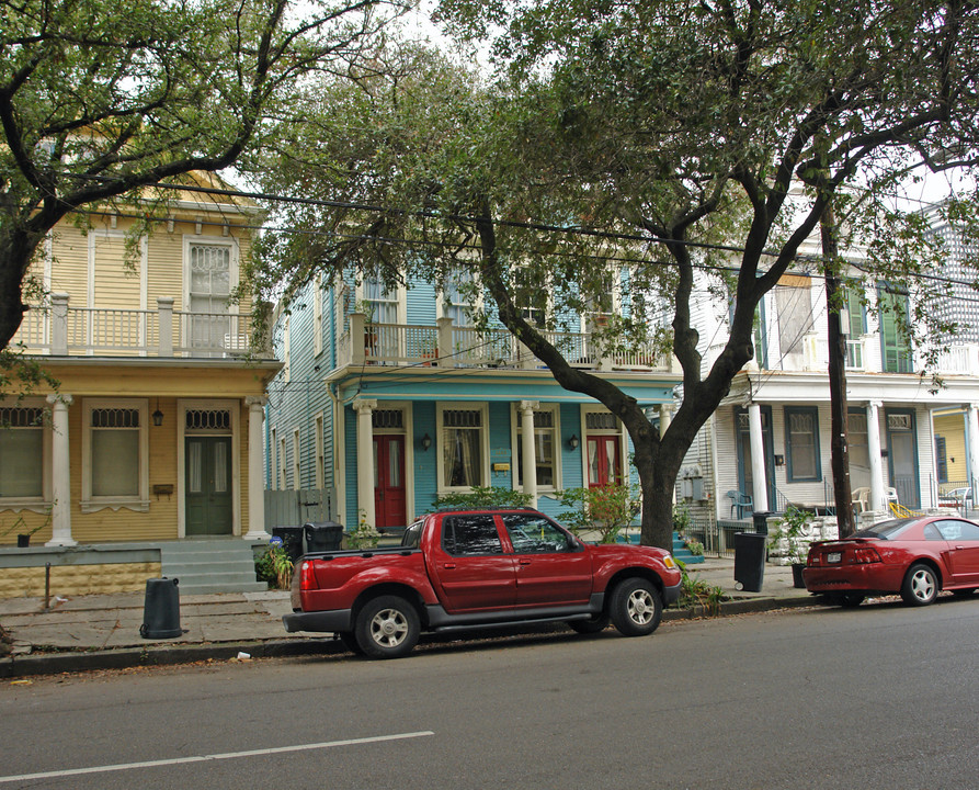 1233 Carondelet St in New Orleans, LA - Foto de edificio