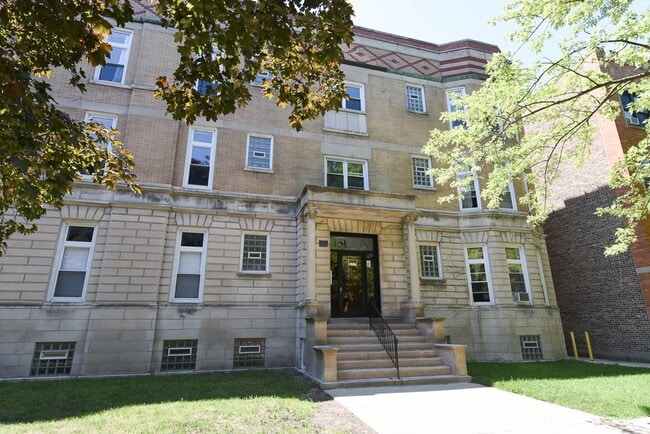 property at 4504 N Paulina St