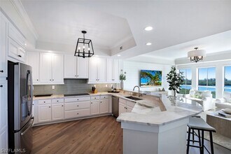 295 Grande Way in Naples, FL - Foto de edificio - Building Photo