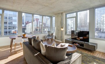 620 W Randolph St in Chicago, IL - Building Photo - Building Photo