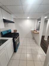 34 Stephen Ave, Unit B2 in New Hyde Park, NY - Building Photo - Building Photo