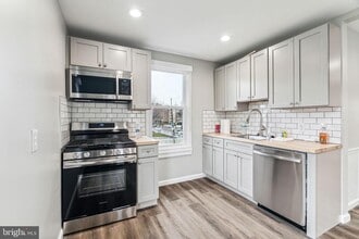 625 Byberry Rd in Philadelphia, PA - Building Photo - Building Photo