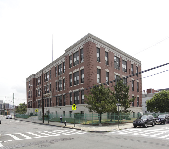 165 Conover St in Brooklyn, NY - Building Photo - Building Photo