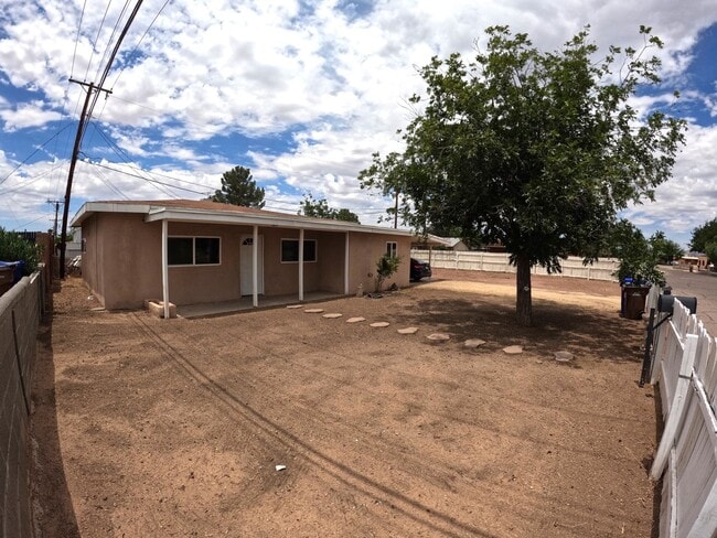 1417 N 5th St in Las Cruces, NM - Building Photo - Building Photo