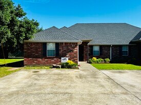 2728 Ryan Rd in Lake Charles, LA - Building Photo