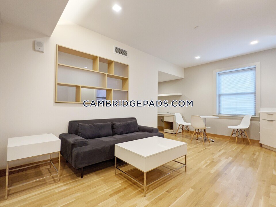 113 Auburn St in Cambridge, MA - Building Photo