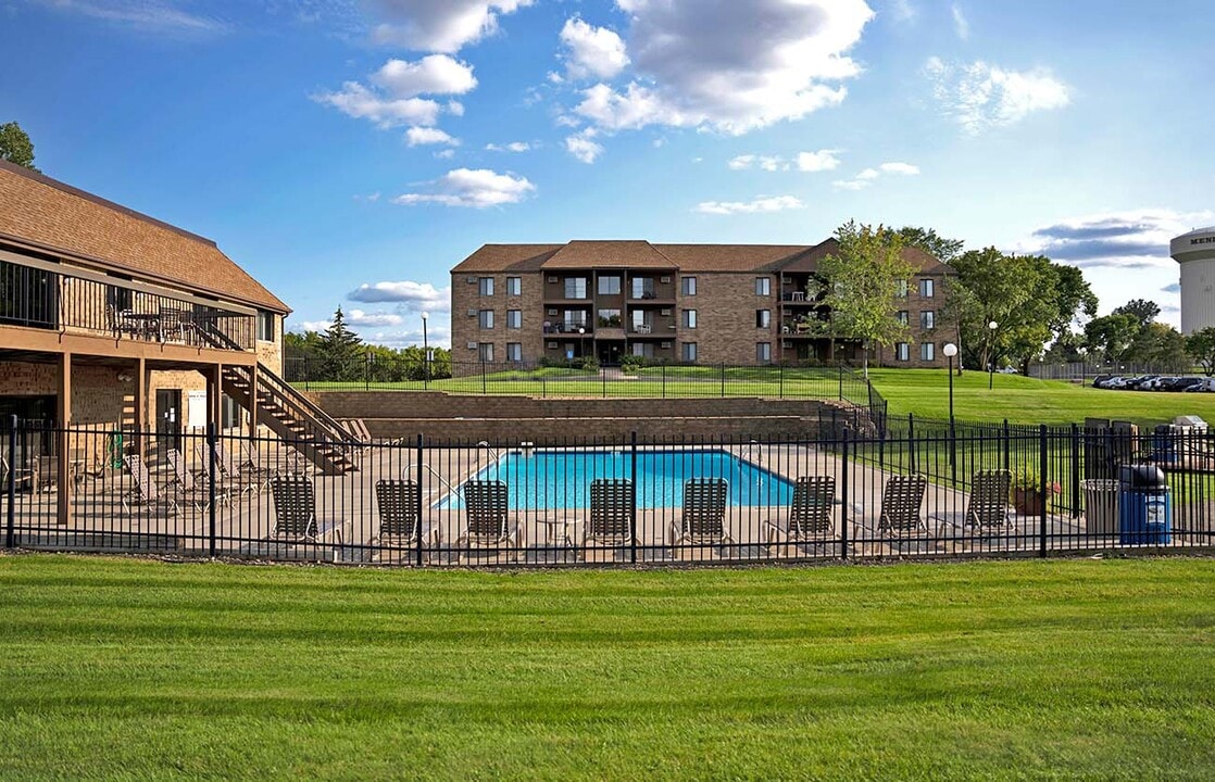 Lexington Heights in Mendota Heights, MN - Foto de edificio