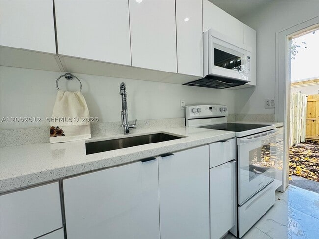 property at 407 SE 14th Ct
