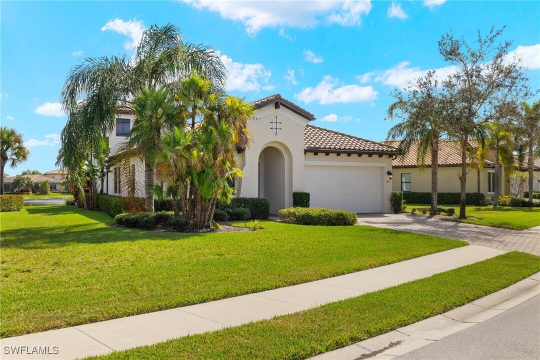 4711 Abaca Cir in Naples, FL - Foto de edificio