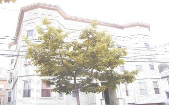 79 Marshall St in Somerville, MA - Building Photo