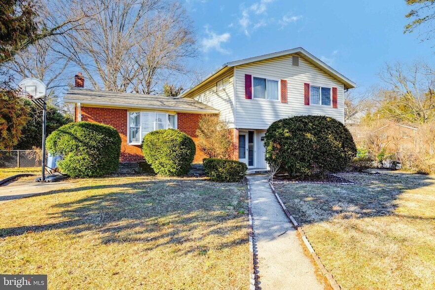 6201 Lone Oak Dr, Unit 18G in Bethesda, MD - Building Photo