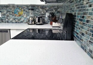 5225 Collins Ave in Miami, FL - Building Photo - Building Photo