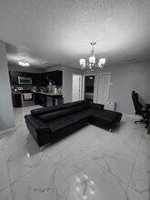 2240 NW 178th St, Unit 3 in Miami Gardens, FL - Building Photo - Building Photo