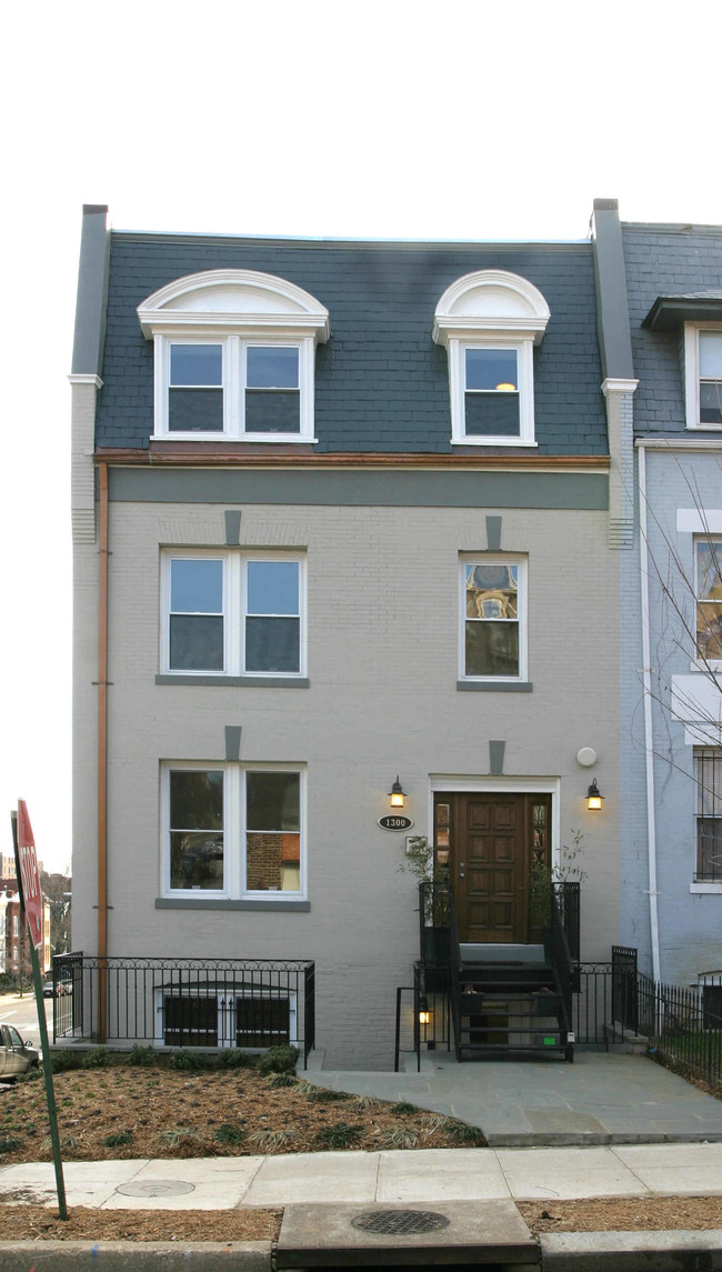 1300 Belmont St NW in Washington, DC - Building Photo - Building Photo