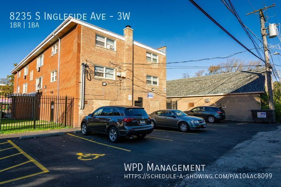 8235 S Ingleside Ave in Chicago, IL - Building Photo