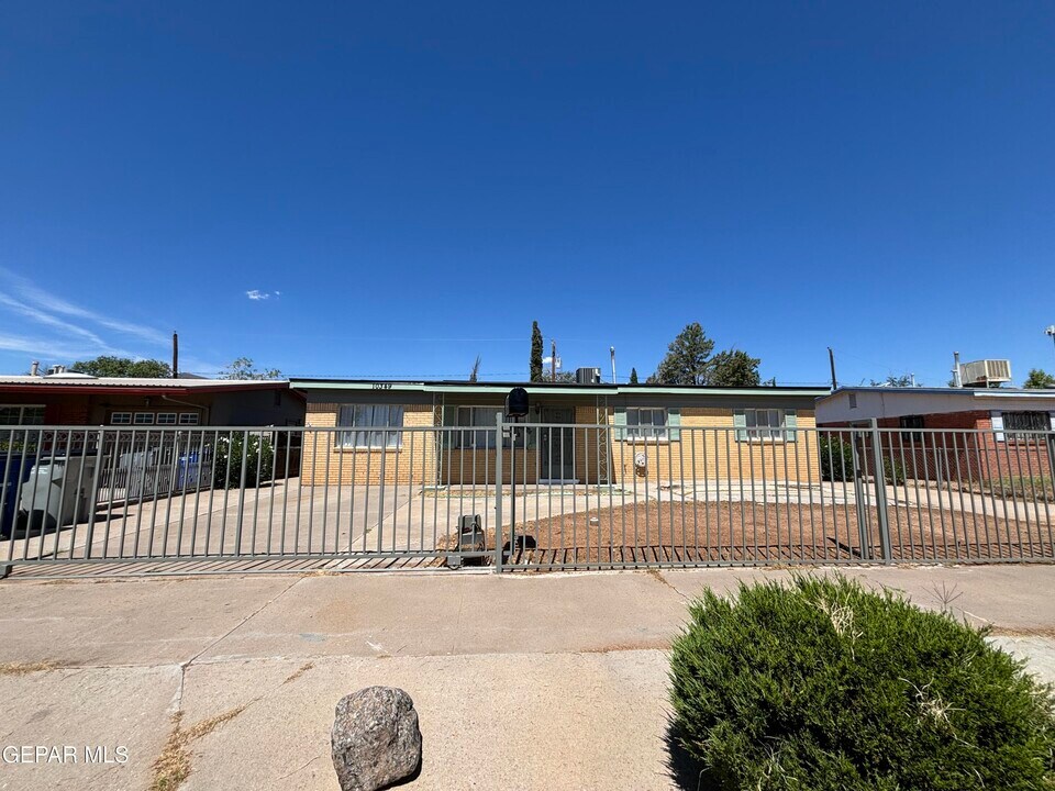 10349 Shoshone St in El Paso, TX - Building Photo