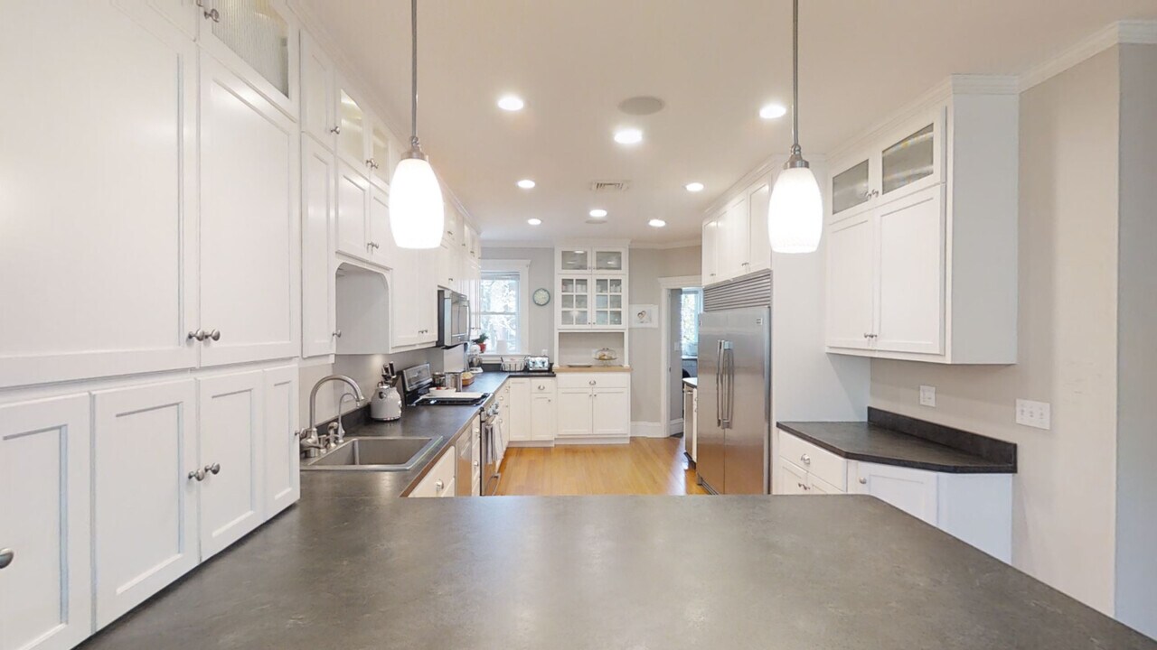 7 Strathmore Rd-Unit -6 in Brookline, MA - Building Photo