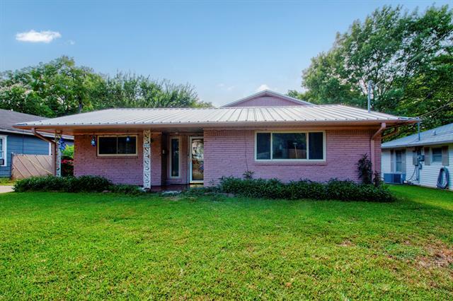 929 Dodson St in Gainesville, TX - Foto de edificio - Building Photo