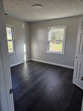 449 Keene Troy Pike in Versailles, KY - Building Photo - Building Photo