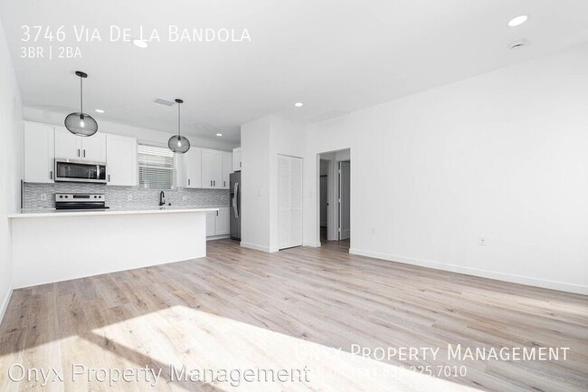 3746 Via De La Bandola in San Diego, CA - Building Photo - Building Photo