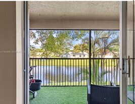 8511 Old Country Manor in Davie, FL - Building Photo