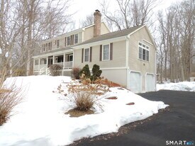 12 Cardinal Ln in Monroe, CT - Building Photo